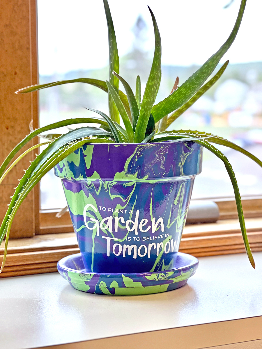 paint pour party flower pot with ikonart