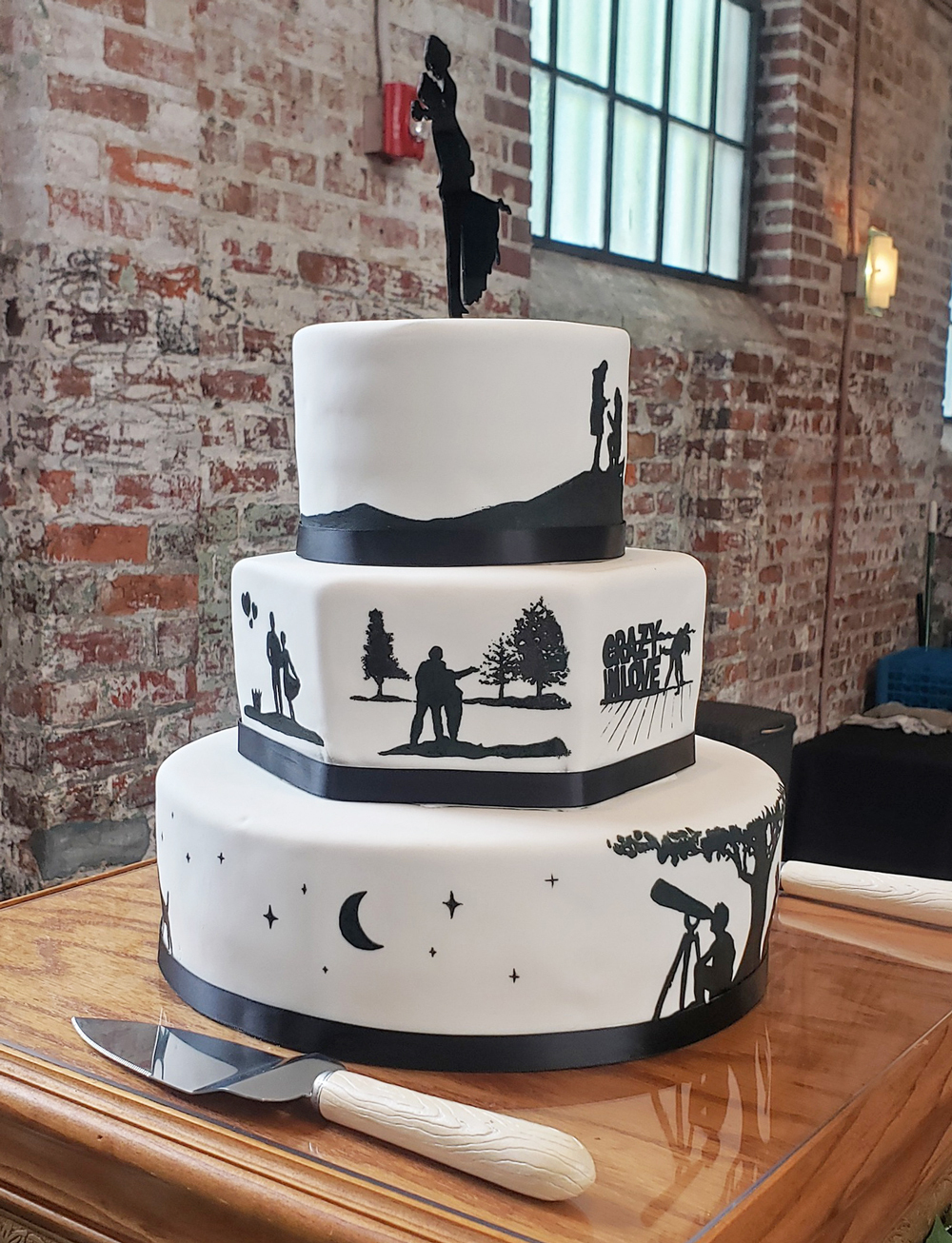custom stenciled wedding cake with ikonart stencils